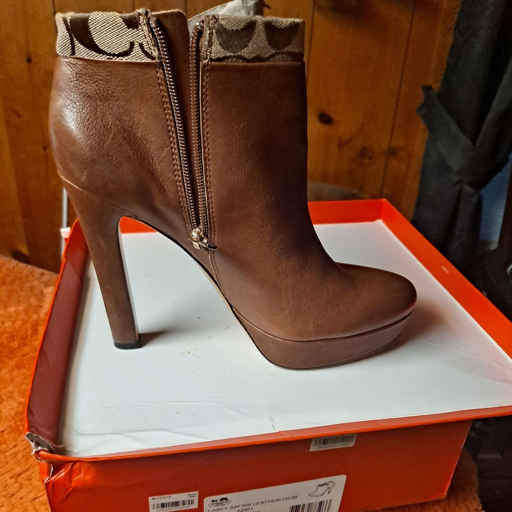 Coach angle boots
